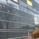 glas-fassade Leichte Zerstörungen an der Fassade