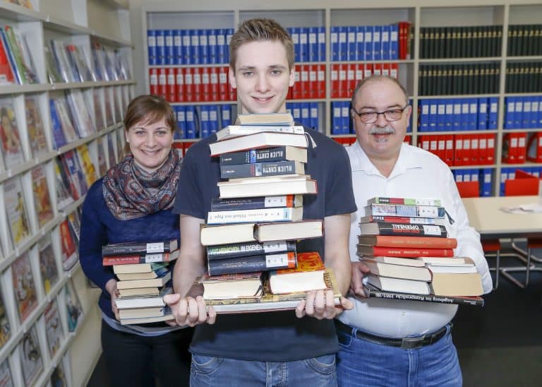 AK Bücherflohmarkt