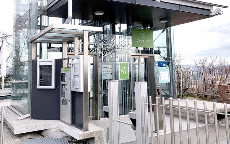 Mit dem Lift zur Schloßbergrutsche