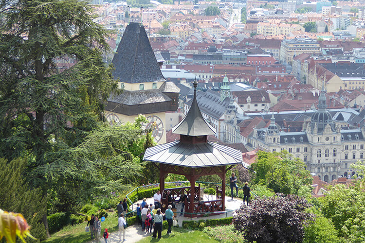 Chinesische Pavillon, Uhrturm, das Grazer Rathaus und das Landhaus von oben