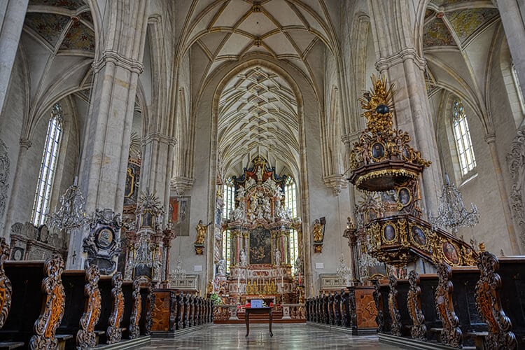 Der Grazer Dom innen - HDR Bild