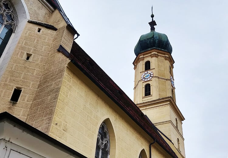 Franziskanerkirche vom Franziskanerplatz aus fotografiert