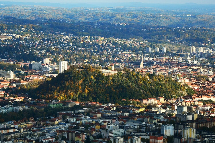 Der Grazer Schloßberg mit Glockenturm und Uhrturm