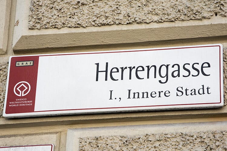 Herrengasse Graz - Straßenschild am Rathaus