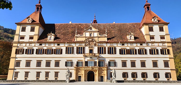 Schloss Eggenberg - Vorderansicht 