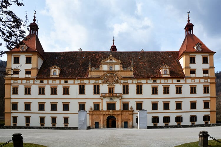 Die Fassade des Schloss Eggenberg