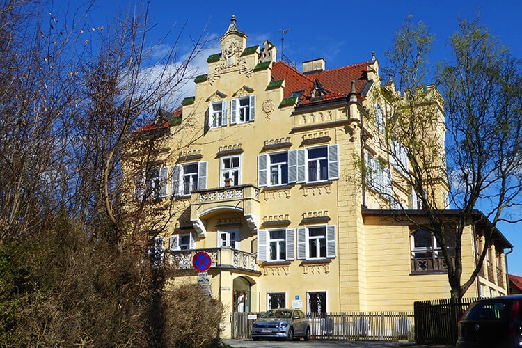 Schloss Lustbühel - Vorderansicht