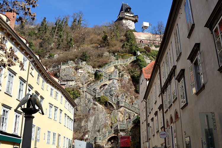 Die 260 Stufen über den Kriegssteig (oder Friedenssteig) vom Schloßbergplatz zum Uhrturm