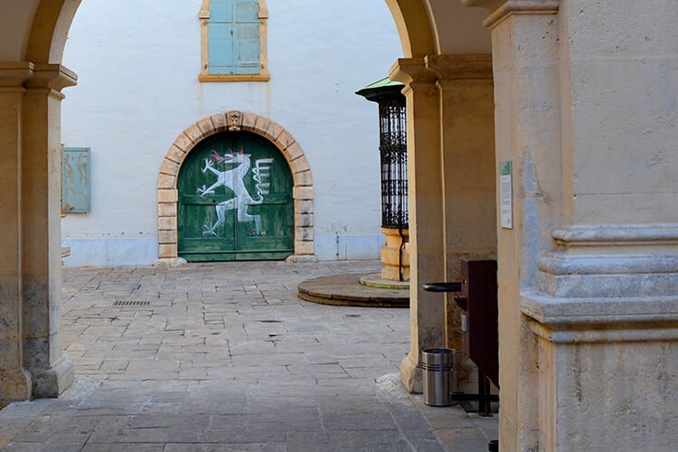 Der steirische Panther im Landhaushof