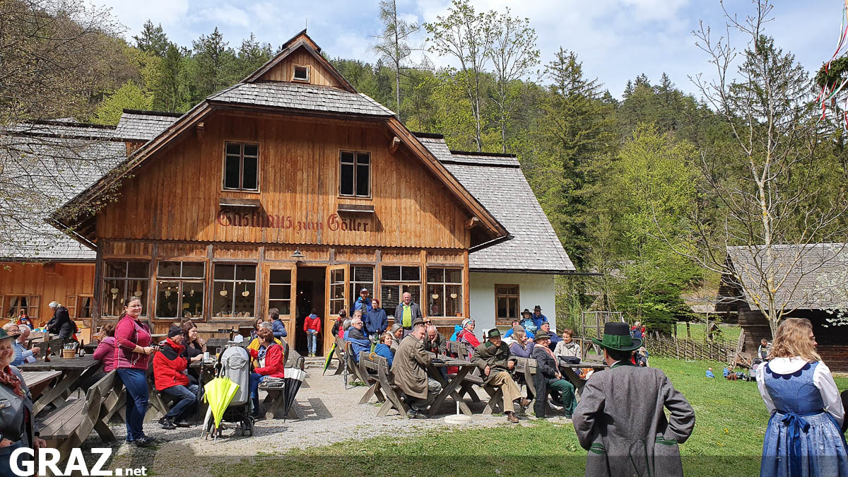 freilichtmuseum-stuebing-maibaum-aufstellen_15