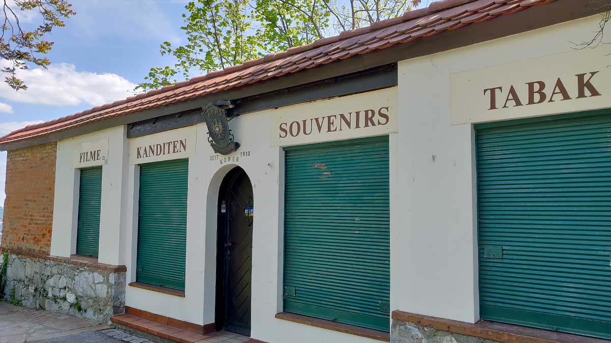 souvenier-shop