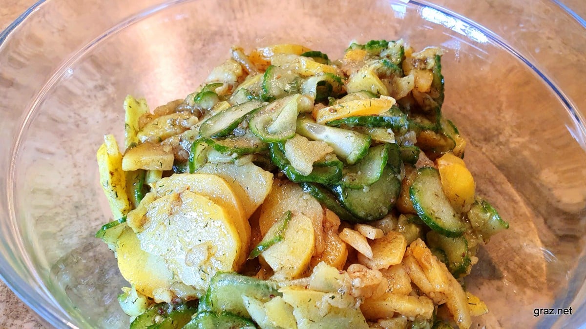 Erdäpfel-Gurken-Salat mit Kürbiskernöl - Rezept aus der steirischen Küche