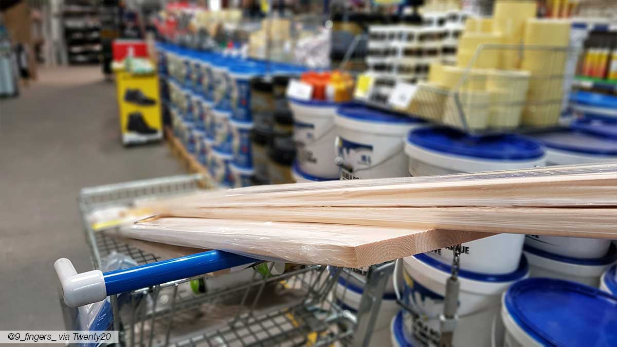 Im Baumarkt - voller Einkaufswagen