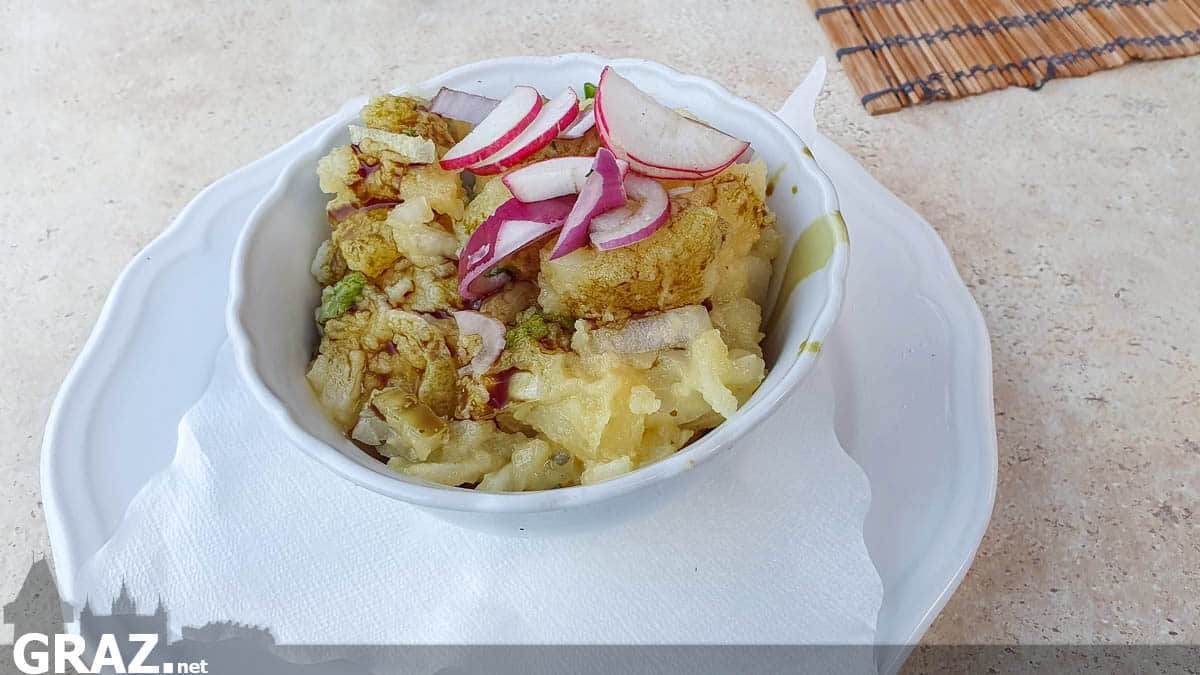 Erdäpfelsalat mit Kernöl in der Gaisbergstubn in Graz