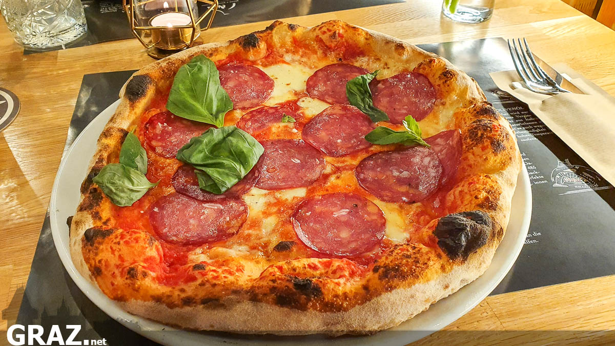 Pizzeria Mirano - die Pizza aus dem neapolitanischen Pizzaofen