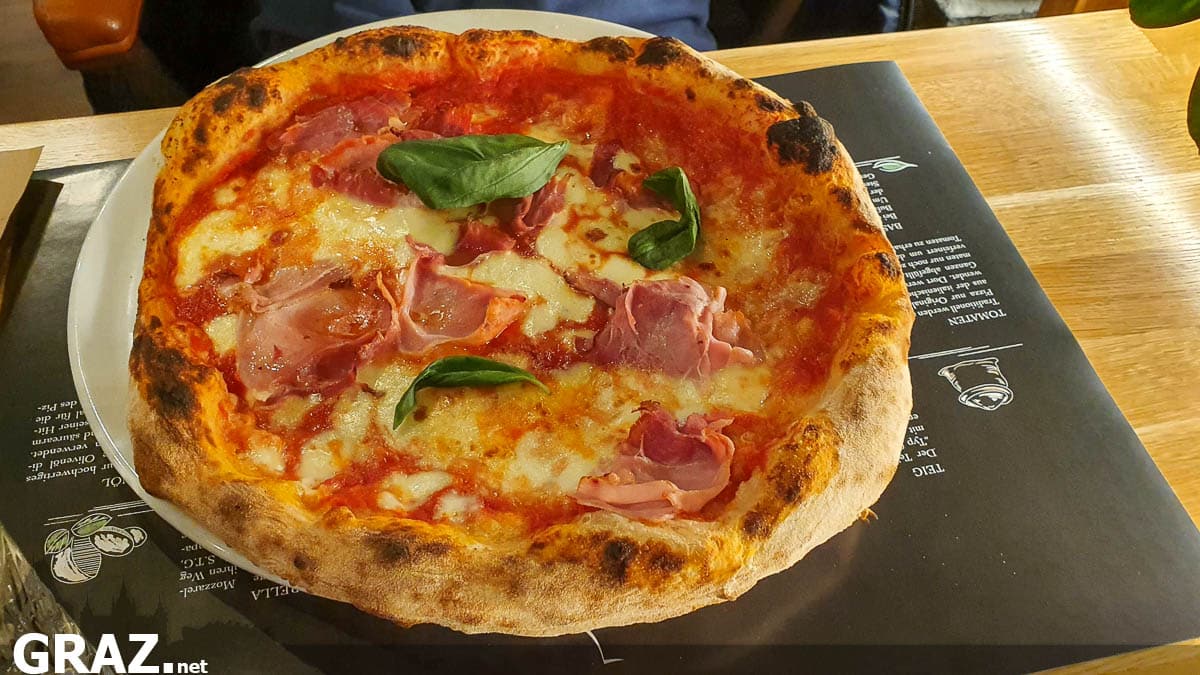 Pizzeria Mirano - die Pizza aus dem neapolitanischen Pizzaofen