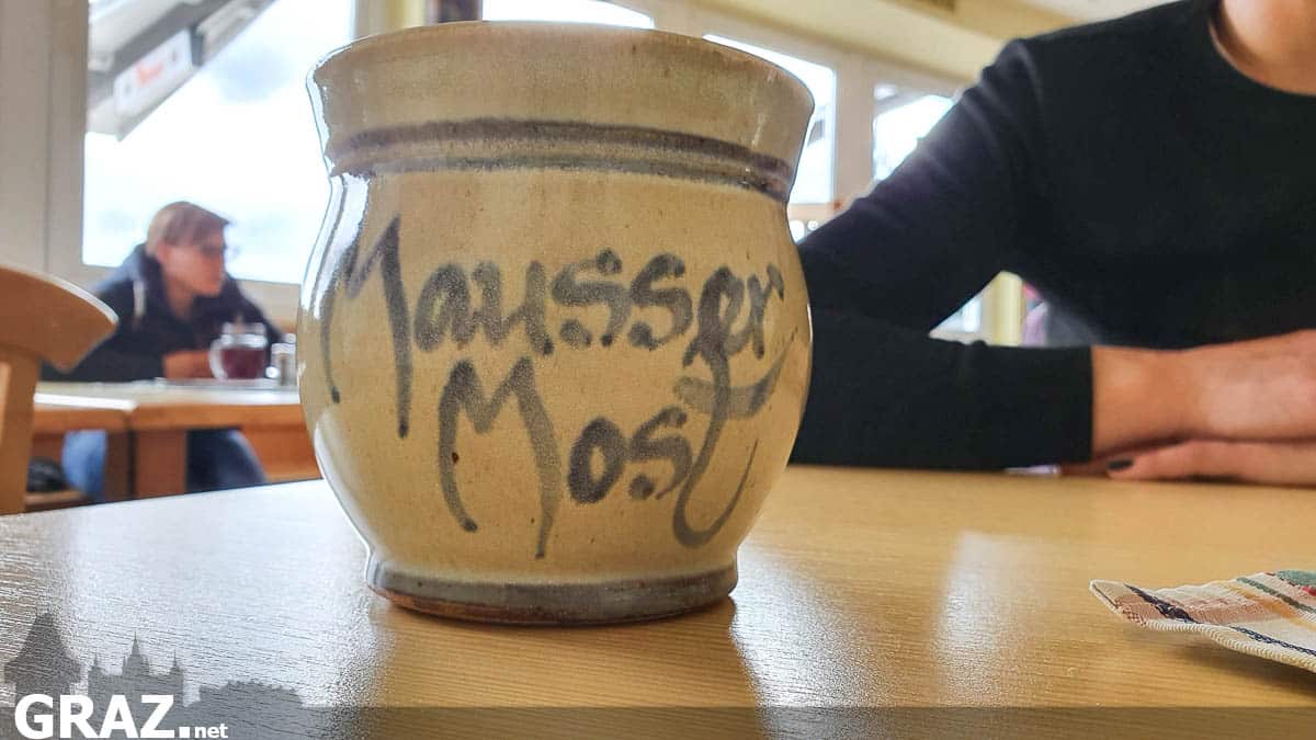 Most bem Bergheurigen am Fürstenstand