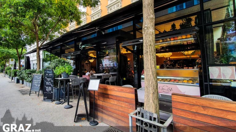 Gastgarten im Operncafé