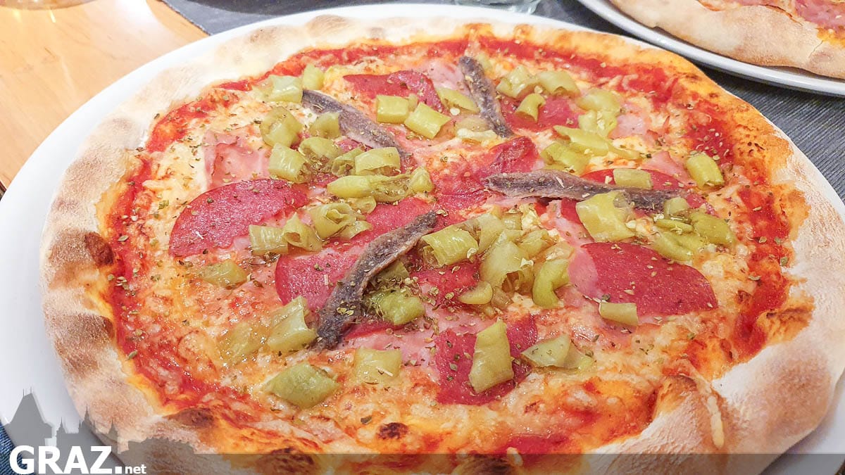 Pizza in der Pizzeria Rimini