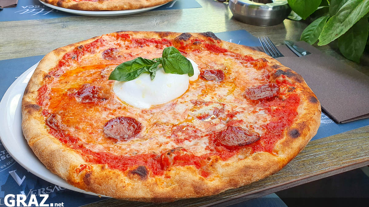Pizza im La Tavernetta