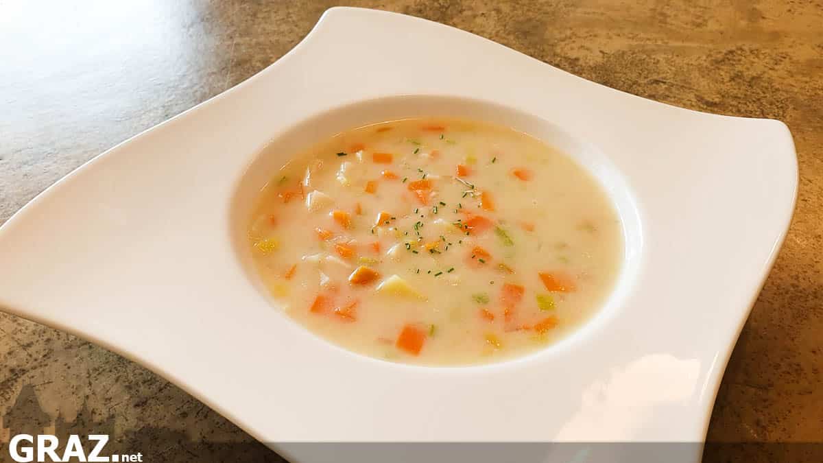 Rezept: Gebundene Gemüsesuppe mit Rahm