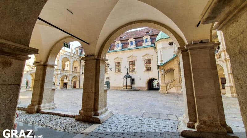 Landhaus in Graz und Landhaushof Sehenswürdigkeit Fotos