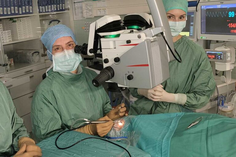 30 Augenärzte sollen Grauer-Star-Operation Warteliste abarbeiten
